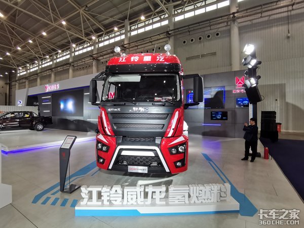国产氢燃料重卡登新高峰，双混合动力零排放，江铃威龙开启重卡氢时代