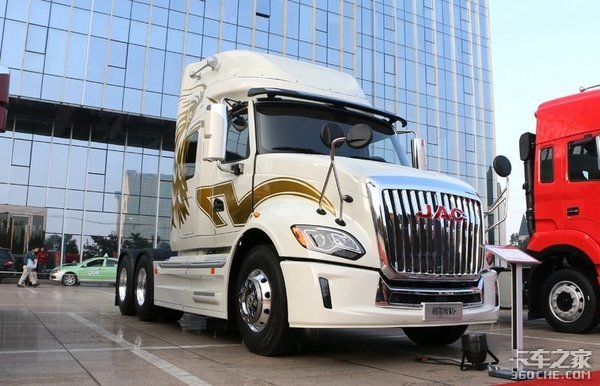 众厂商群雄逐鹿，谁家的驾驶室深得你心