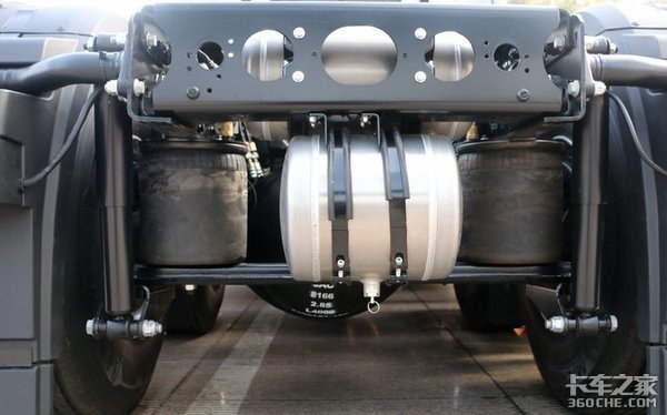 众厂商群雄逐鹿，谁家的驾驶室深得你心