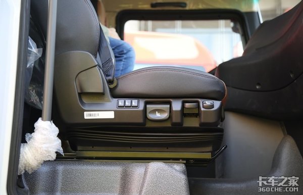 众厂商群雄逐鹿，谁家的驾驶室深得你心