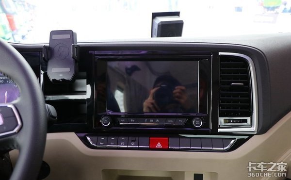 众厂商群雄逐鹿，谁家的驾驶室深得你心