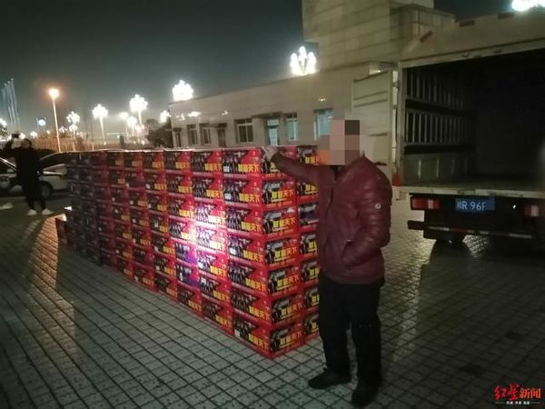用无资质货车运输烟花爆竹 男子被拘5天