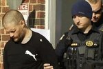 美国一男子偷车后带着熟睡车主和羊逃跑