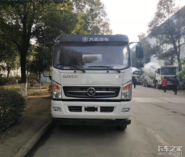 主流小型混凝土攪拌罐車，助你發(fā)家致富