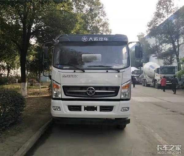 主流小型混凝土攪拌罐車，助你發(fā)家致富