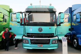 高顶双卧6米8载货车再出新 还是国六版本!陕汽商用车轩德翼3图解