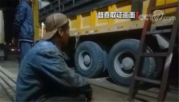 超载货车买卖“路牌”交保护费免查 当地执法部门扮演什么角色
