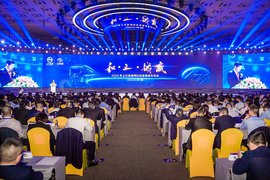 和·立·诚赢 上汽红岩2020年营销商务年会隆重举行·