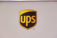 UPS��Ϊ�������ṩһϵ�ж�ʽ���˷���