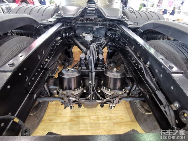 双燃料潍柴动力,这款德龙X3000牵引车要火!综合性能你看给打几分?