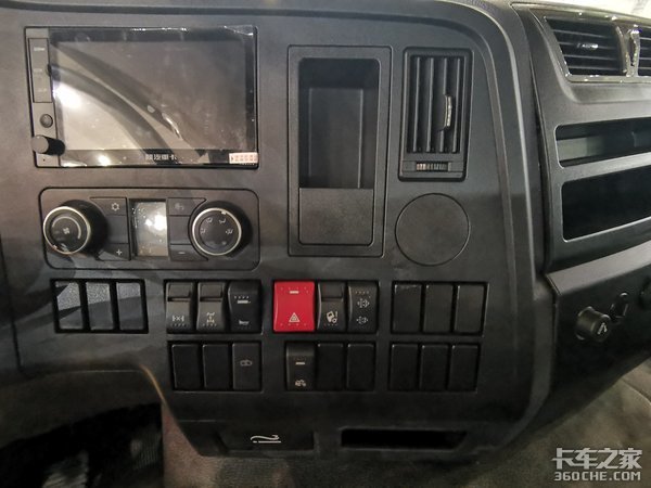 双燃料潍柴动力,这款德龙X3000牵引车要火!综合性能你看给打几分?