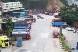 高速这些天太“热闹” 蓝牌18吨、天价费用、堵车,你碰到哪一个