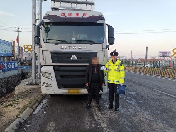 罚款2000元/记12分/拘留 伪造的行驶证