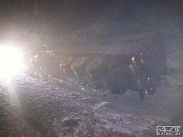 带好防滑三件套，雪天安全行车无压力！