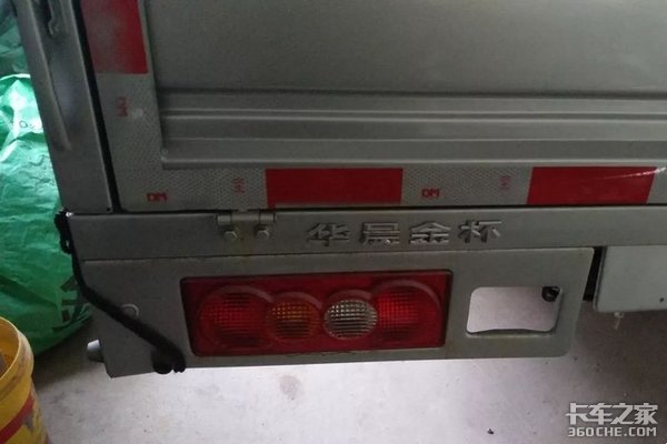 车身更长货箱更大，华晨鑫源这款金杯T52微卡，载重力那可真是不一般