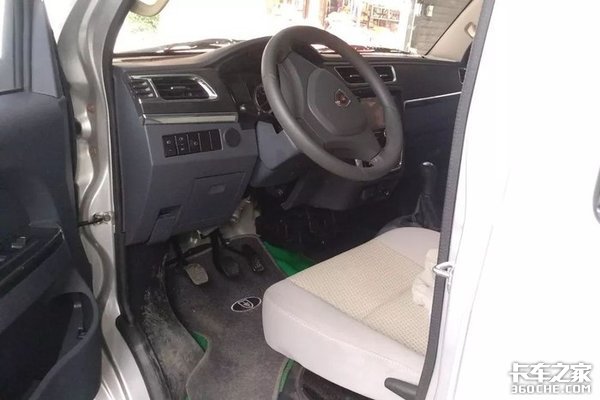 车身更长货箱更大，华晨鑫源这款金杯T52微卡，载重力那可真是不一般