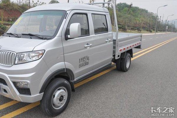车身更长货箱更大，华晨鑫源这款金杯T52微卡，载重力那可真是不一般