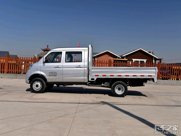 车身更长货箱更大，华晨鑫源这款金杯T52微卡，载重力那可真是不一般