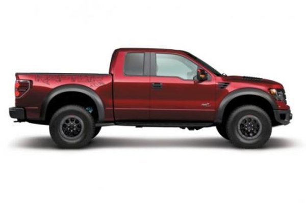 2021年福特F-150 测试车穿着全黑迷彩!
