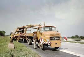 1959年推出的奔驰卡车 设计与早期乌尼莫克相似 国内曾引进