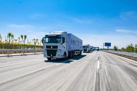 中国重汽智能网联卡车 参加全国首次列队跟驰标准公开试验