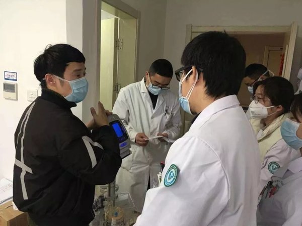 增援一线 建优成业紧急生产负压救护车