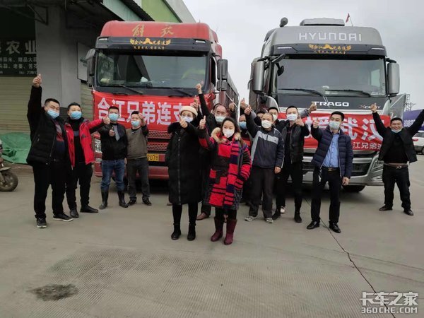危难面前卡车人迎难而上 泸州合江兄弟连三台车支援武汉30吨蔬菜