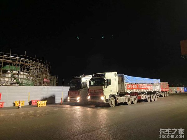 危难面前卡车人迎难而上 泸州合江兄弟连三台车支援武汉30吨蔬菜