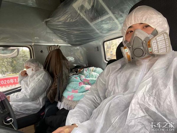 危难面前卡车人迎难而上 泸州合江兄弟连三台车支援武汉30吨蔬菜