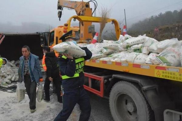 �����෭������һ��&nbsp;·����Ԯ�����飡