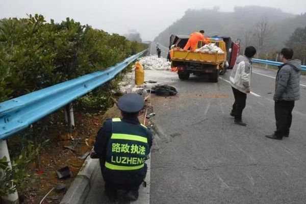 �����෭������һ��&nbsp;·����Ԯ�����飡