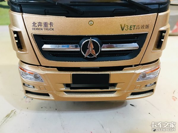 模型爱好者别错过！带你见识生产多年的1:24北奔V3 ET高效版牵引车