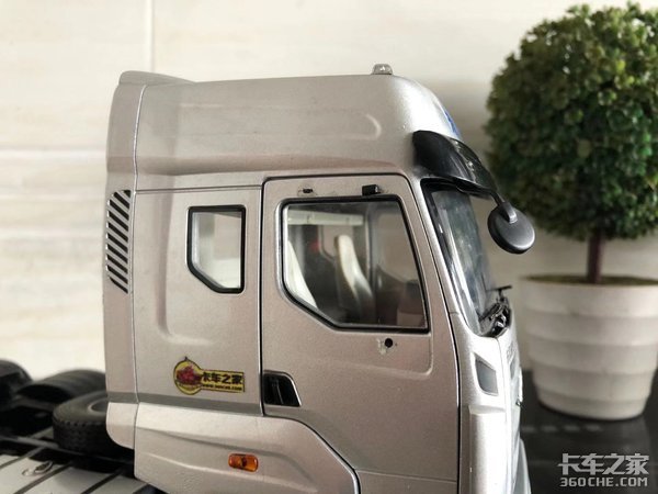 柳汽乘龙M7模型极致还原:风头不劲,但绝对是技术老成的好车