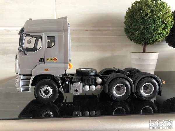 柳汽乘龙M7模型极致还原:风头不劲,但绝对是技术老成的好车