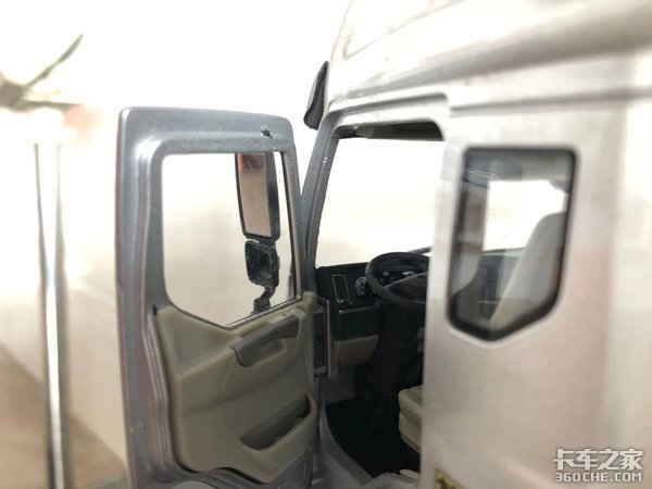 柳汽乘龙M7模型极致还原:风头不劲,但绝对是技术老成的好车