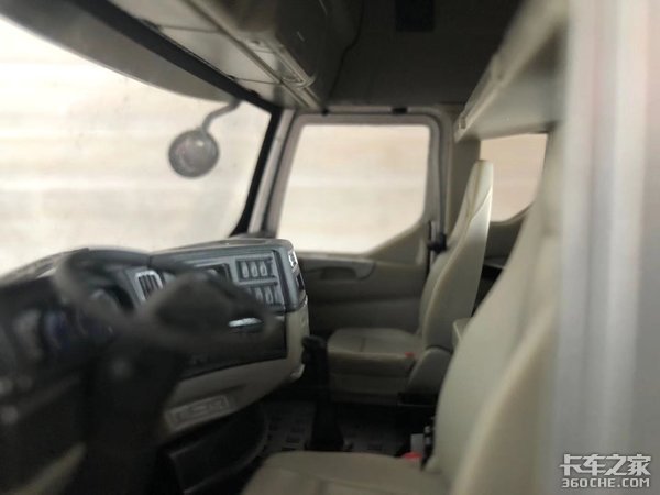 柳汽乘龙M7模型极致还原:风头不劲,但绝对是技术老成的好车