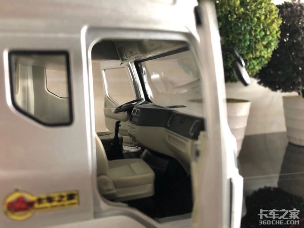 柳汽乘龙M7模型极致还原:风头不劲,但绝对是技术老成的好车