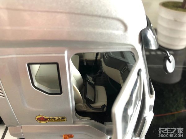 柳汽乘龙M7模型极致还原:风头不劲,但绝对是技术老成的好车