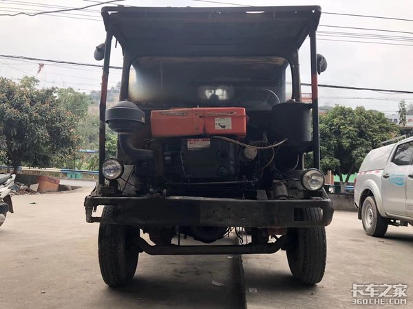 一台将近20年的农村“四不像”拖拉机农用车,是你记忆中的样子吗?