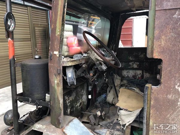 一台将近20年的农村“四不像”拖拉机农用车,是你记忆中的样子吗?
