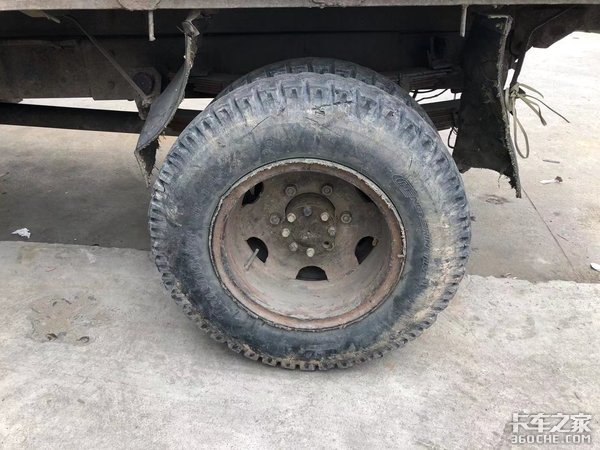 一台将近20年的农村“四不像”拖拉机农用车,是你记忆中的样子吗?