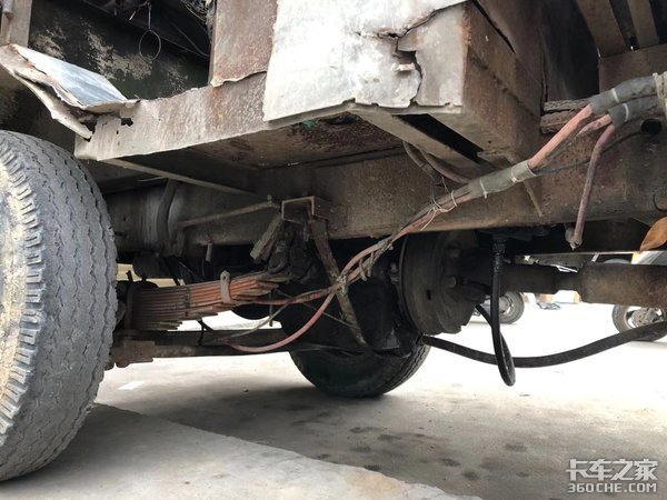 一台将近20年的农村“四不像”拖拉机农用车,是你记忆中的样子吗?