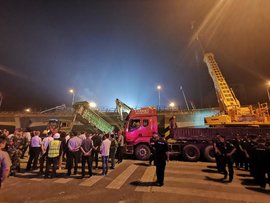 无固定地点无营业执照，助力超载的小作坊式非法改装，何时能休？