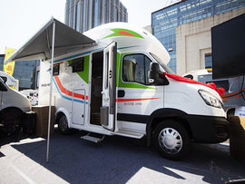 分分钟带给你居家级的高档感,这款飞神依维柯欧胜房车时尚范儿十足