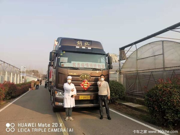 放着2万8的运费不赚 宁愿倒贴油钱跑武汉 这对卡友夫妻硬核树家风