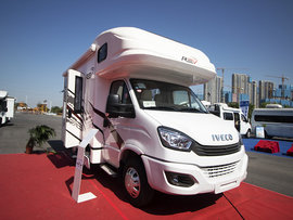 悦享自由驾驶,让旅途更轻盈!实拍大空间瑞弗V800房车