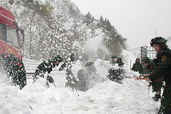 �����н�ѩ�𽥽��� �������ٹ�·���