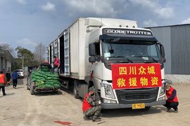 卡车司机免费运物资到武汉，手持医学证明返回，却被要求自费隔离！