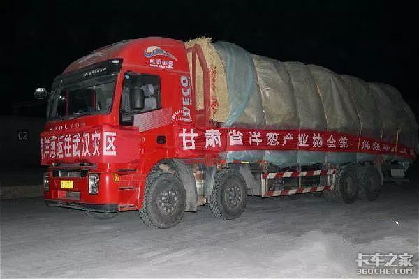 疫情爆发武汉封城，被迫滞留高速一星期的湖北籍大货车做错了什么？
