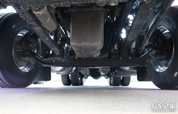 陕汽轩德·翼3牵引车,重磅亮相实力不俗